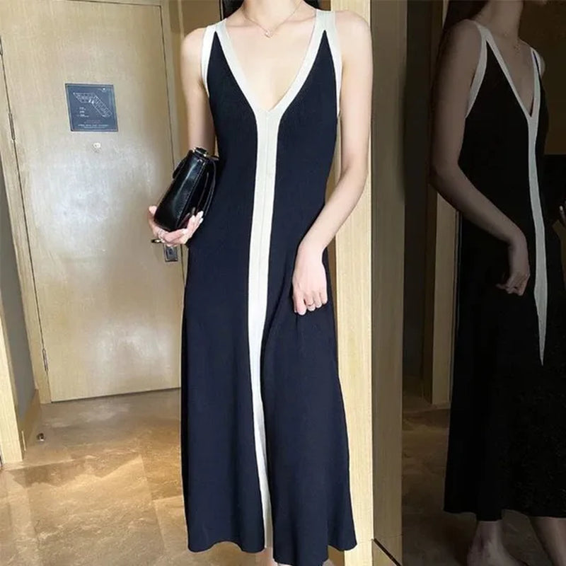 Contrast Spliced Halter Maxi Dress - Chic V Neck Design